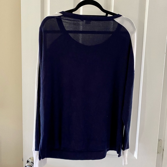 Super Soft! Sweater: Gap Women’s Size L Machine Washable - Picture 9 of 10